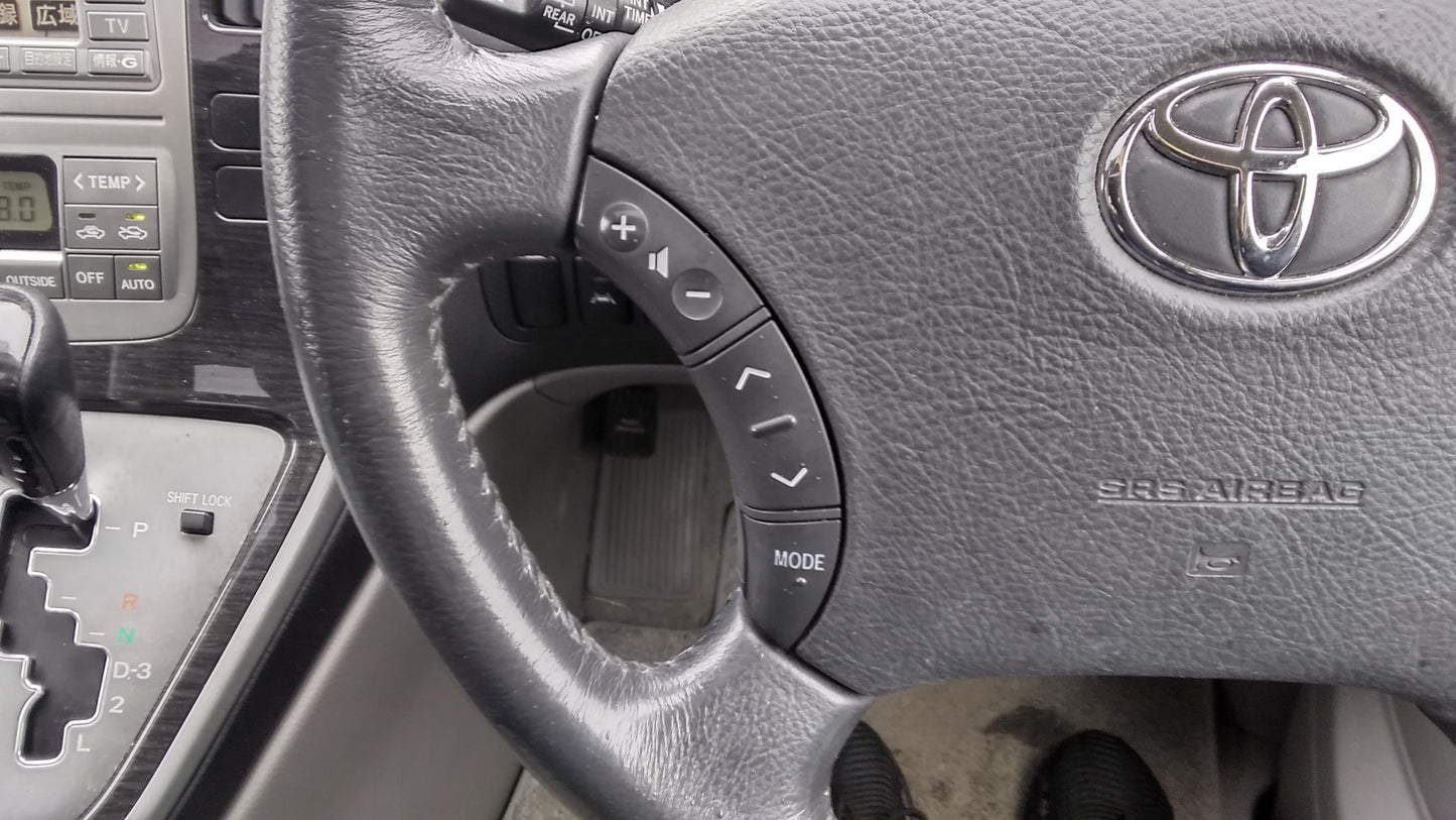 735 Toyota Alphard 2.5AS 2005