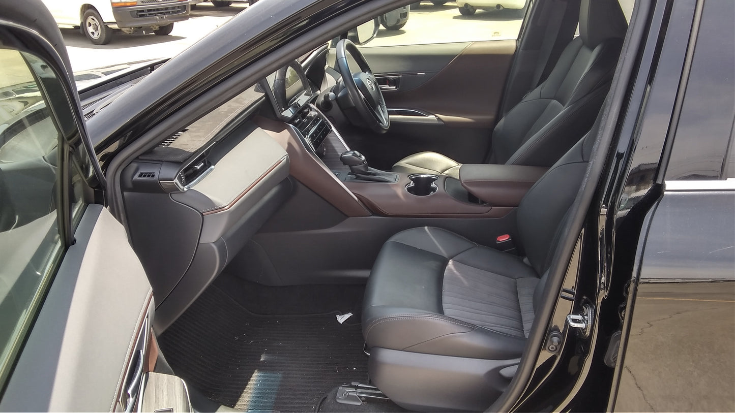 817. Toyota Harrier Z 2020