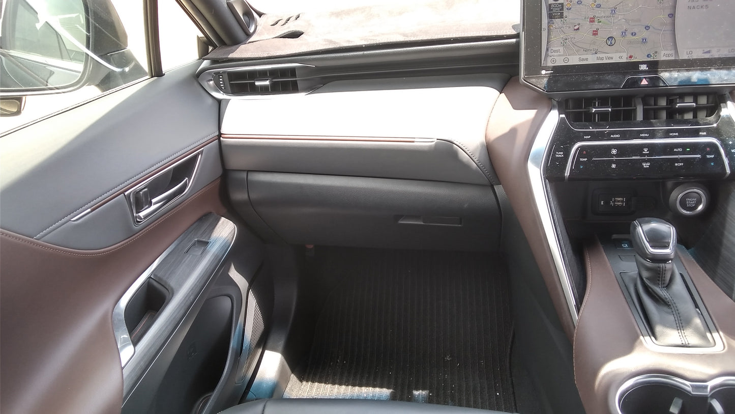 817. Toyota Harrier Z 2020