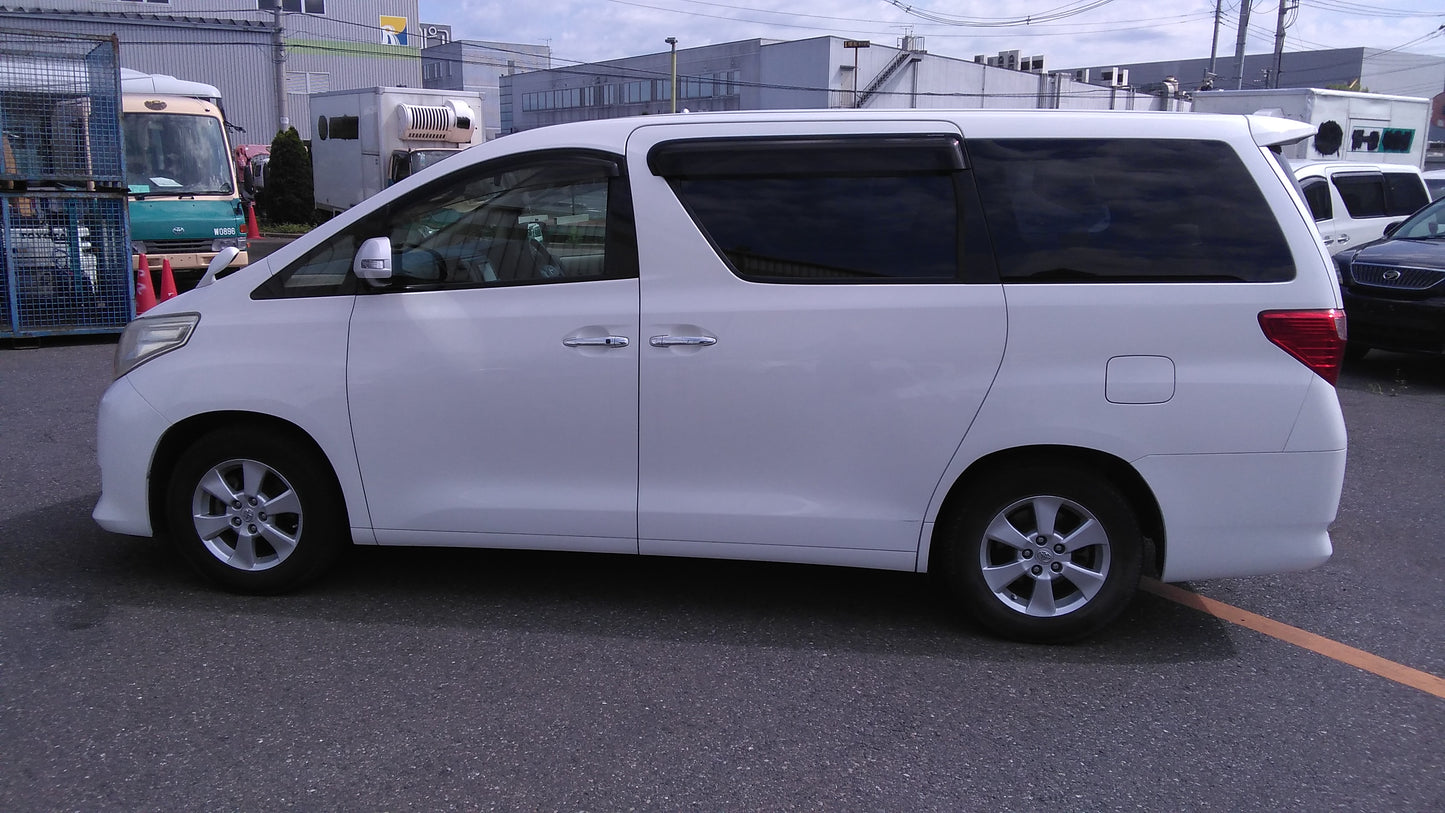 820. Toyota Alphard 240X 2012