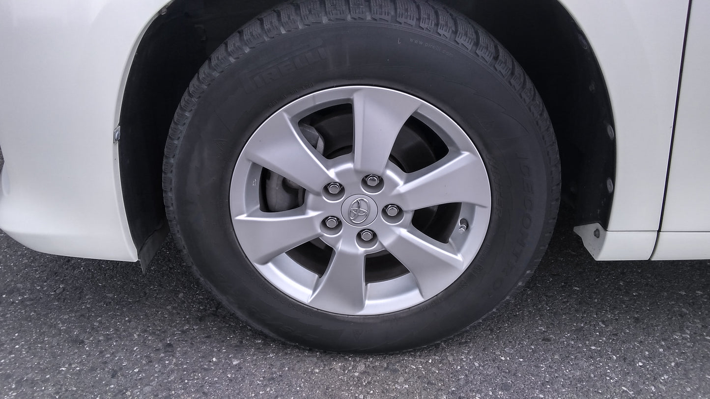 820. Toyota Alphard 240X 2012