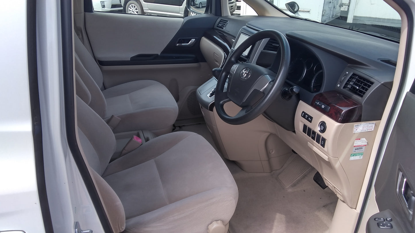 820. Toyota Alphard 240X 2012