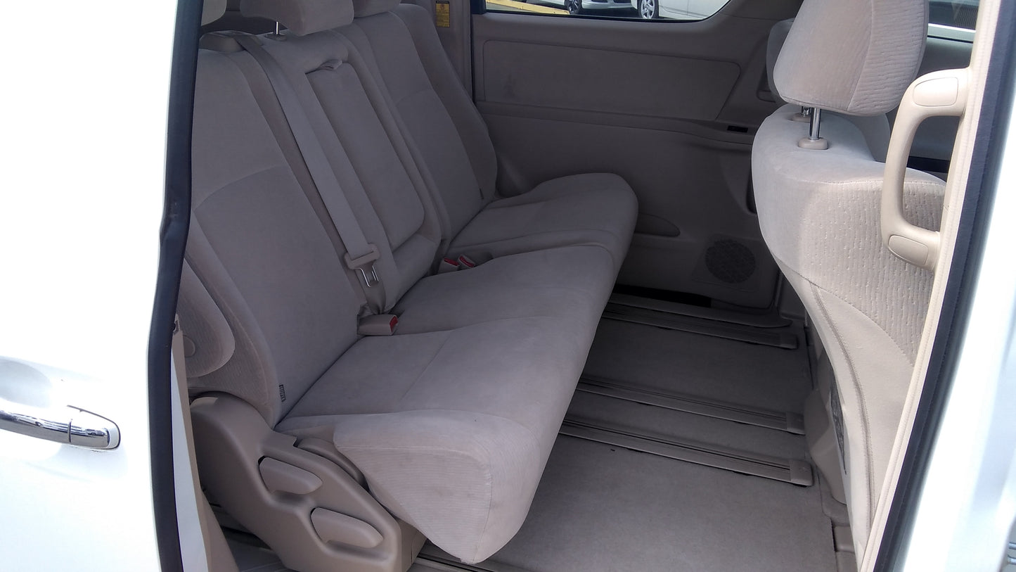 820. Toyota Alphard 240X 2012