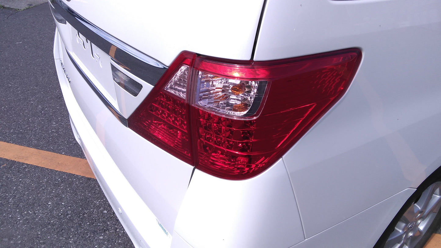 820. Toyota Alphard 240X 2012