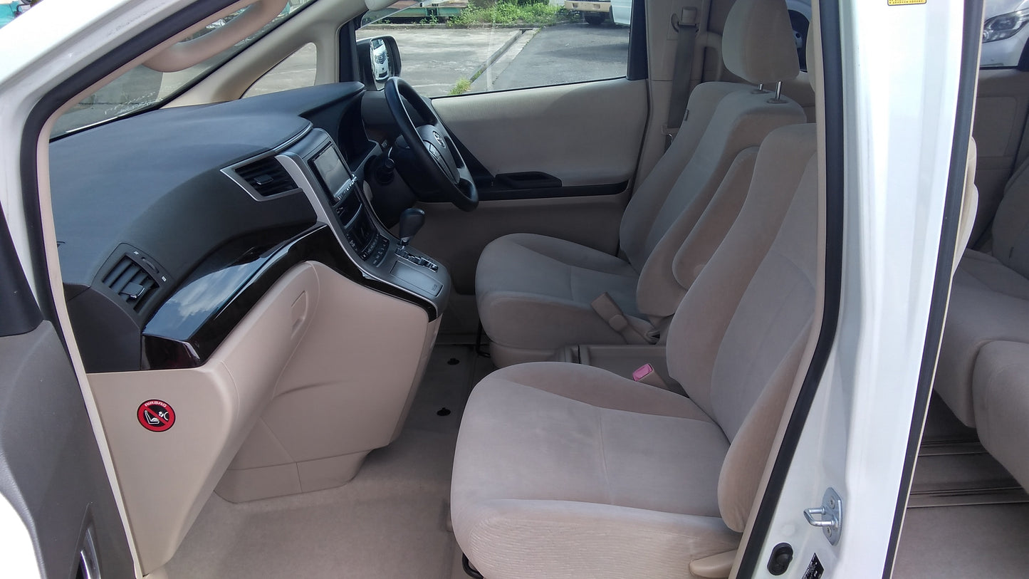820. Toyota Alphard 240X 2012
