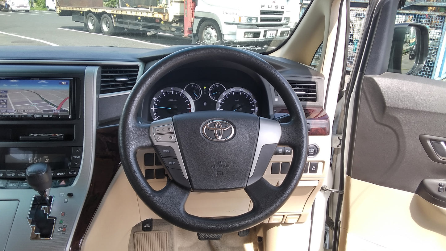 820. Toyota Alphard 240X 2012