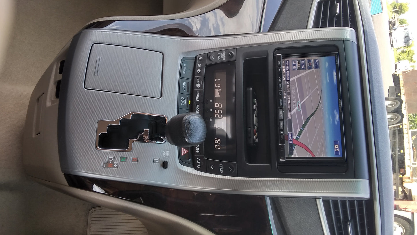 820. Toyota Alphard 240X 2012