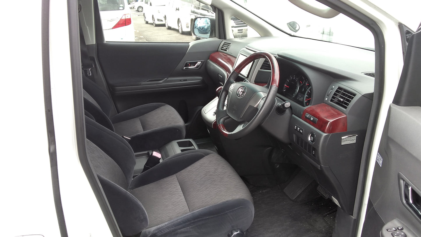 822. Toyota Alphard 240S 2008