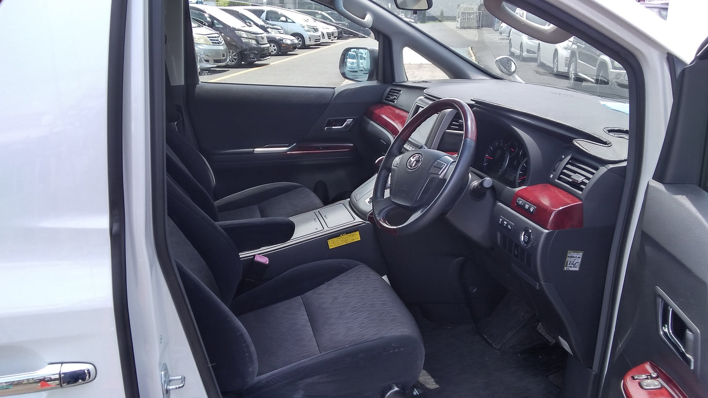 821. Toyota Alphard 240S 2008