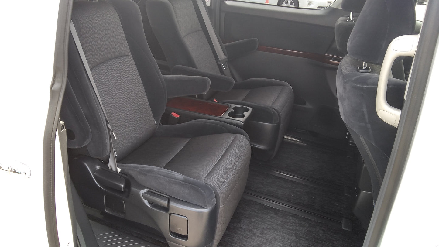 821. Toyota Alphard 240S 2008