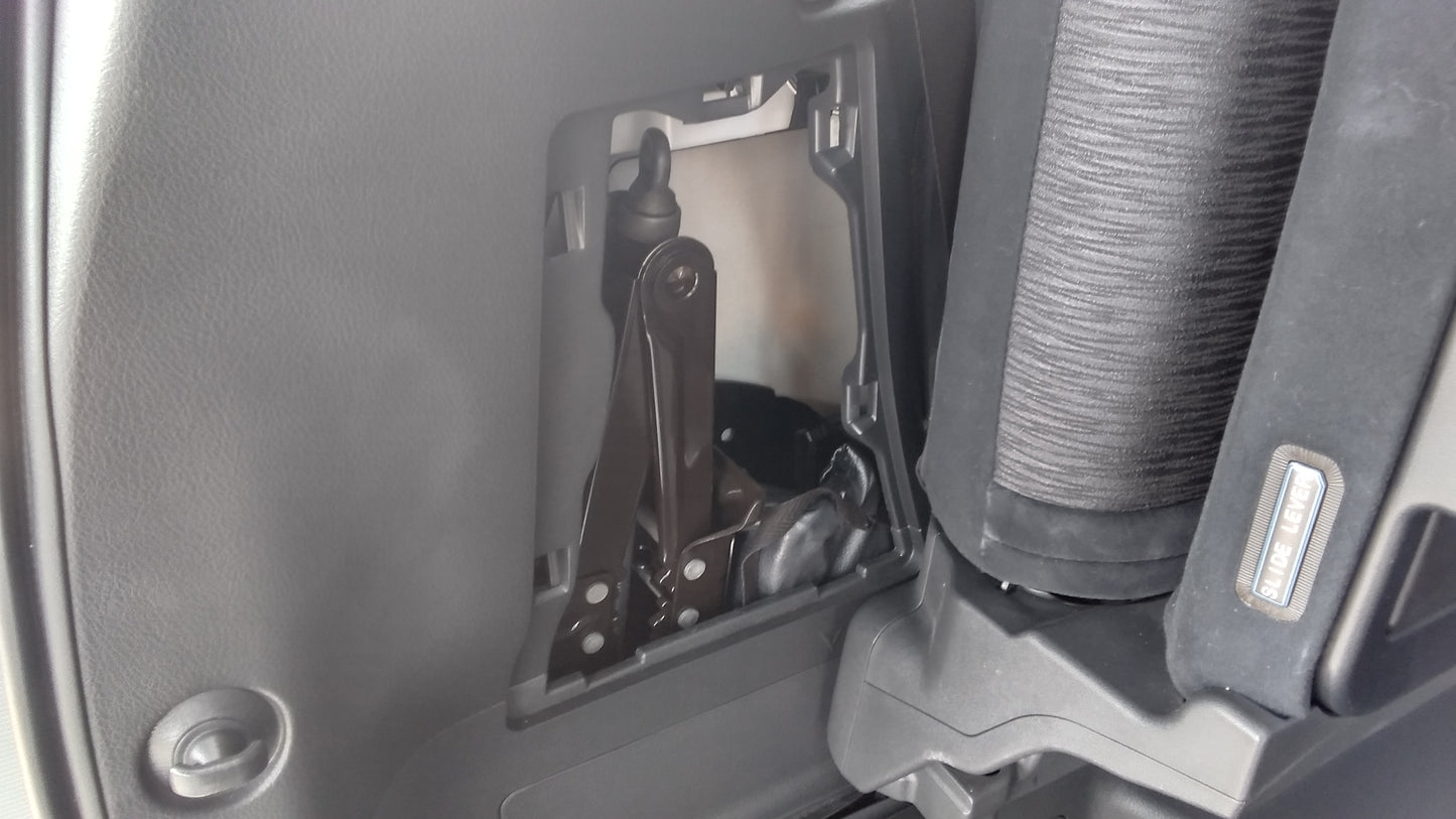 821. Toyota Alphard 240S 2008