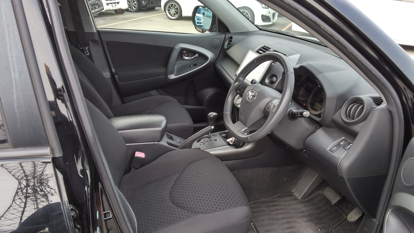 824. Toyota Vanguard 240S S-PKG 2012