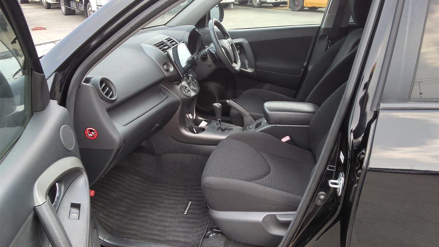 824. Toyota Vanguard 240S S-PKG 2012