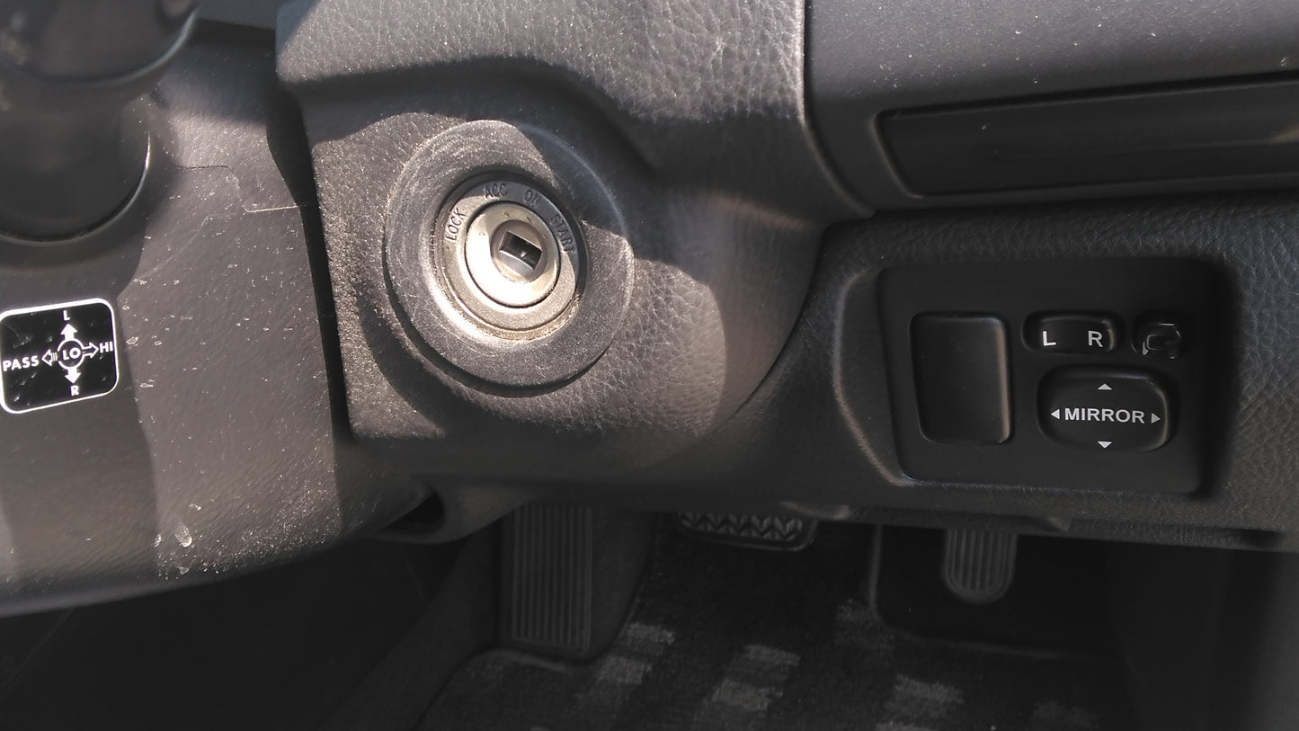 834. Toyota Harrier 240G 2009