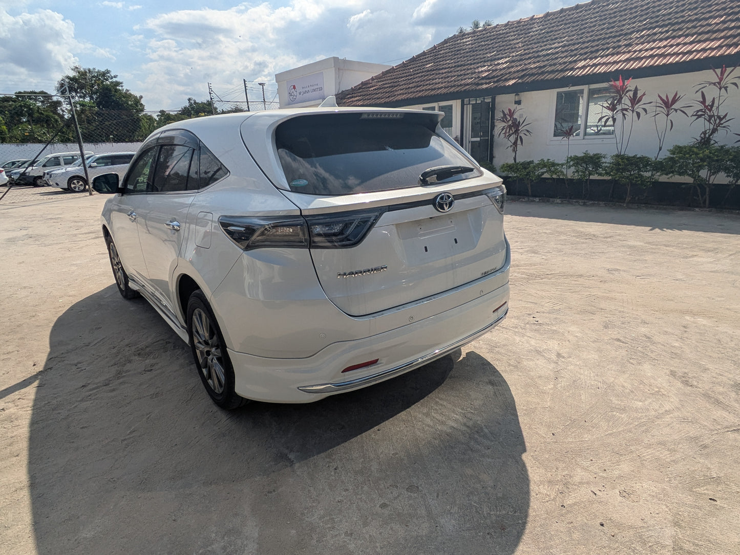 1048 TOYOTA HARRIER 2015