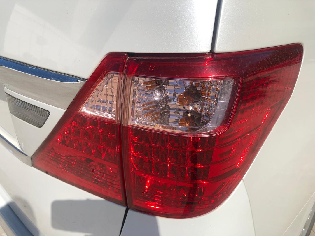 820. Toyota Alphard 240X 2012