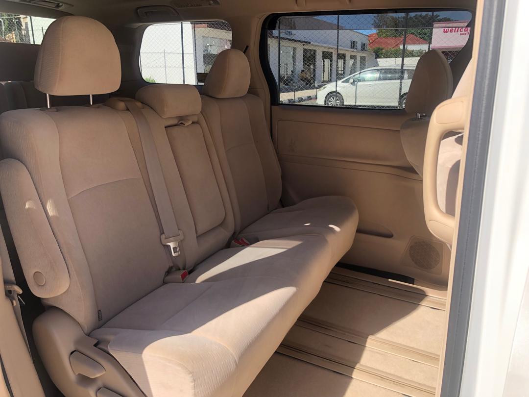 820. Toyota Alphard 240X 2012