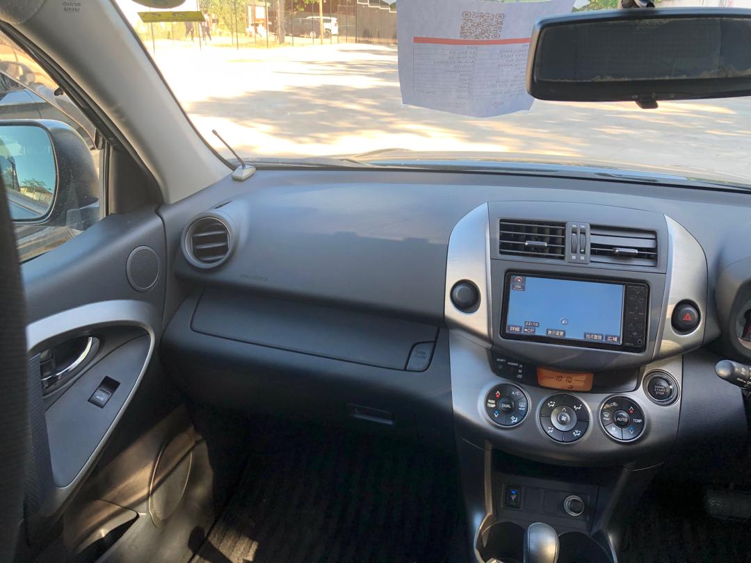 828. Toyota Vanguard 240S 2009