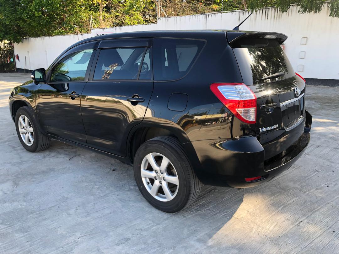 828. Toyota Vanguard 240S 2009