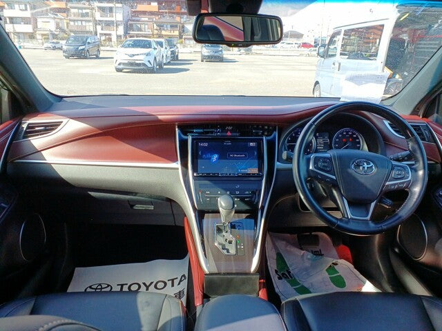 740. Toyota Harrier Premium 2019