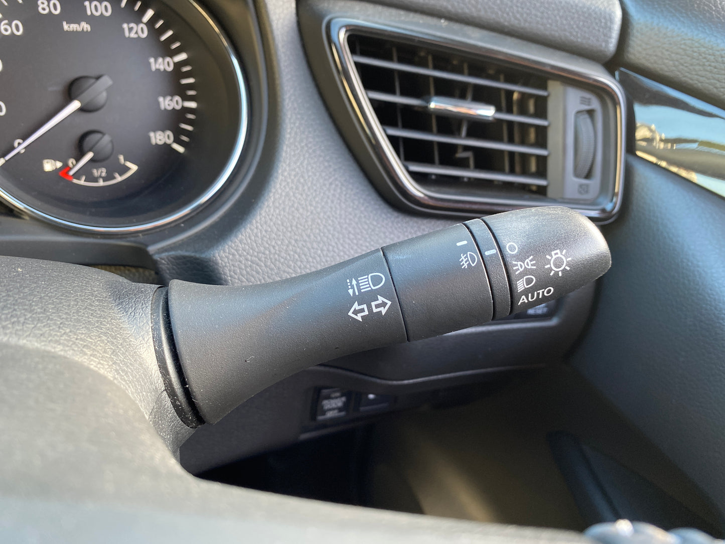 631. Nissan X-Trail Mode Premier i High Contrast Interior 2018