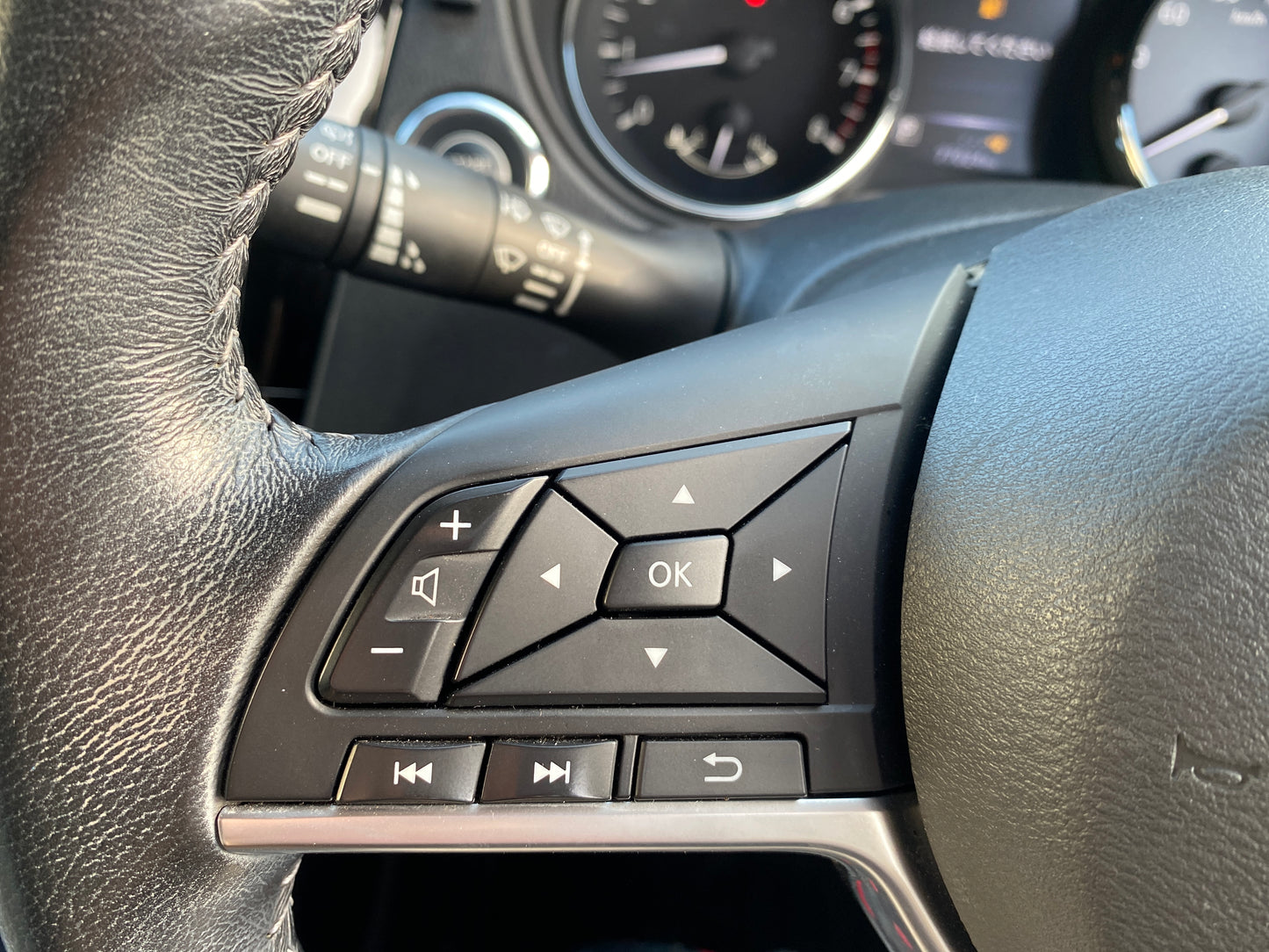 631. Nissan X-Trail Mode Premier i High Contrast Interior 2018
