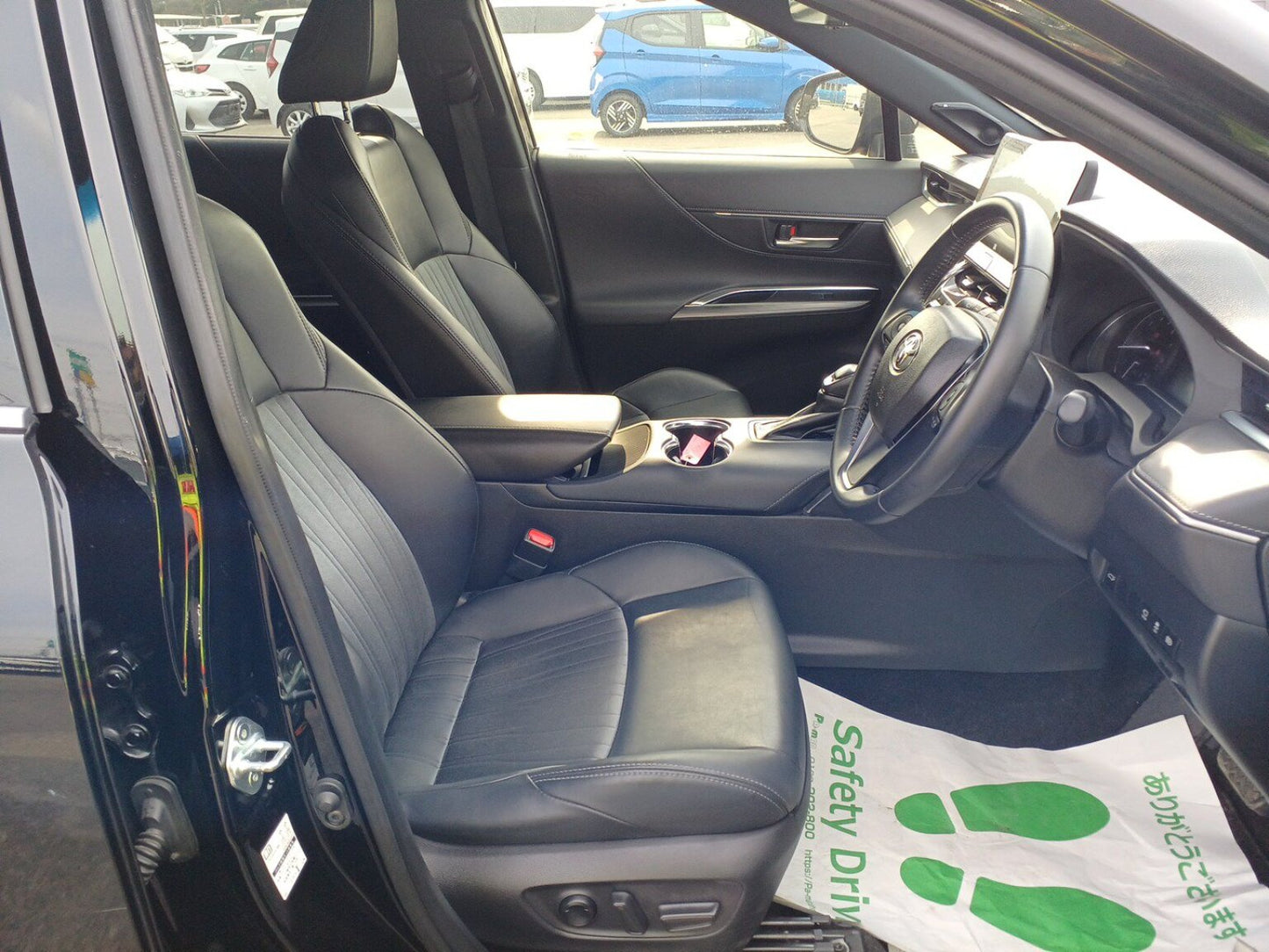 1027 TOYOTA HARRIER Z 2021 / Milage: 38,390 Km