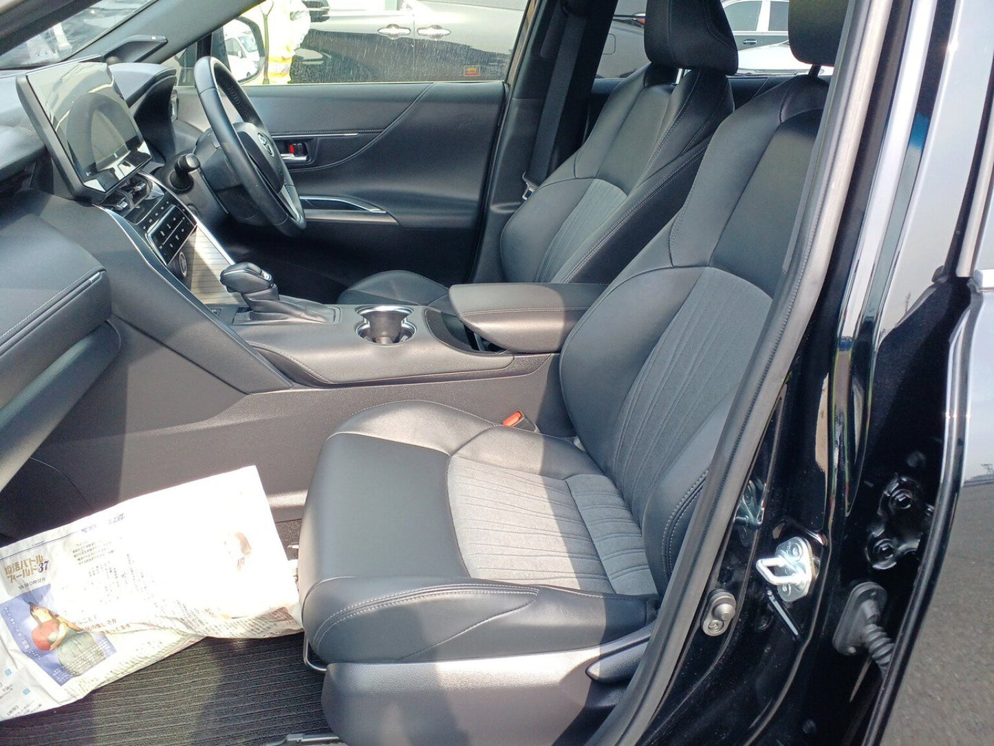 1027 TOYOTA HARRIER Z 2021 / Milage: 38,390 Km