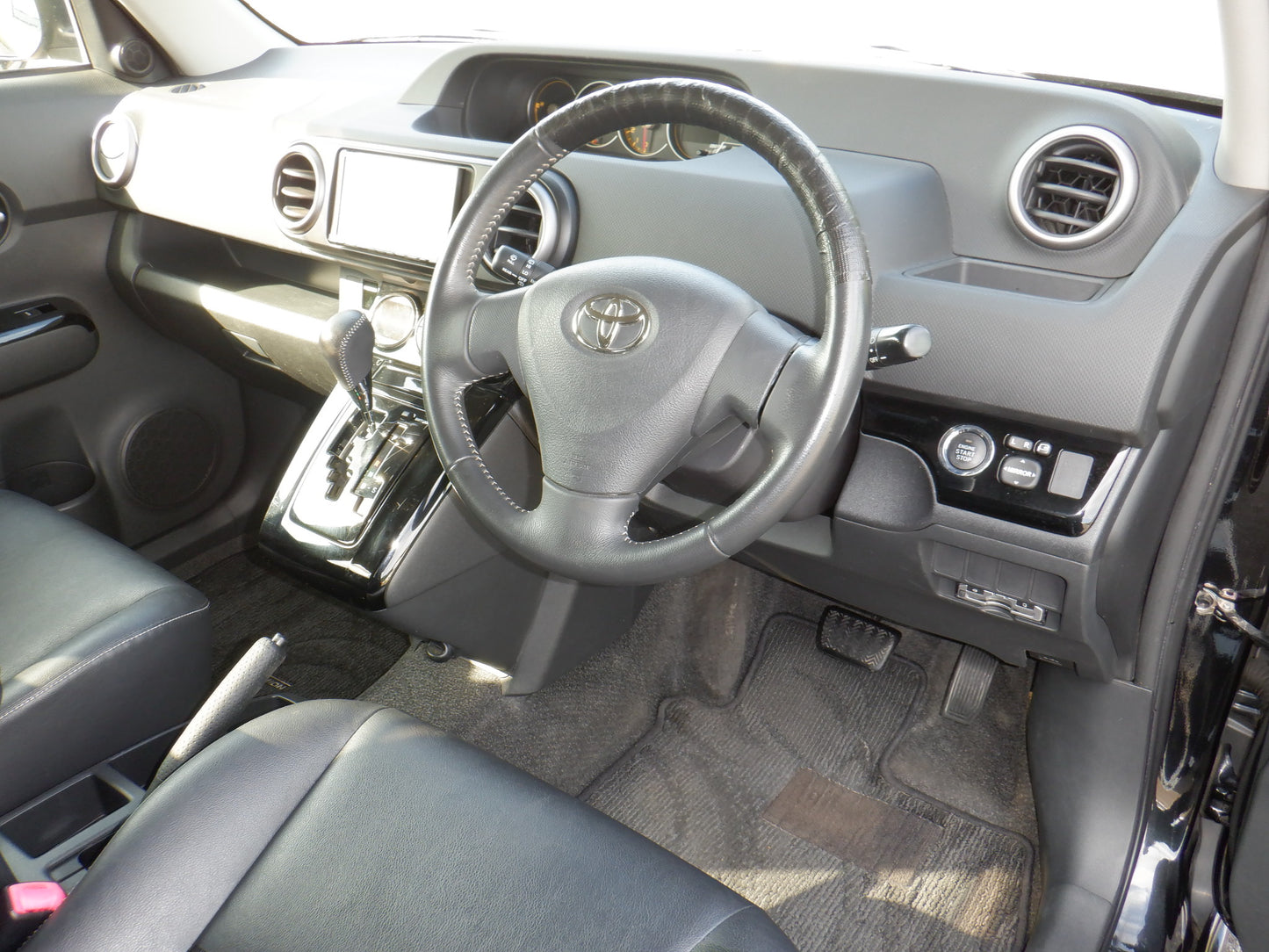 832	TOYOTA	COROLLA RUMION	1.5G ON B LIMITED	2011	 ,Milage:	118,500	Km