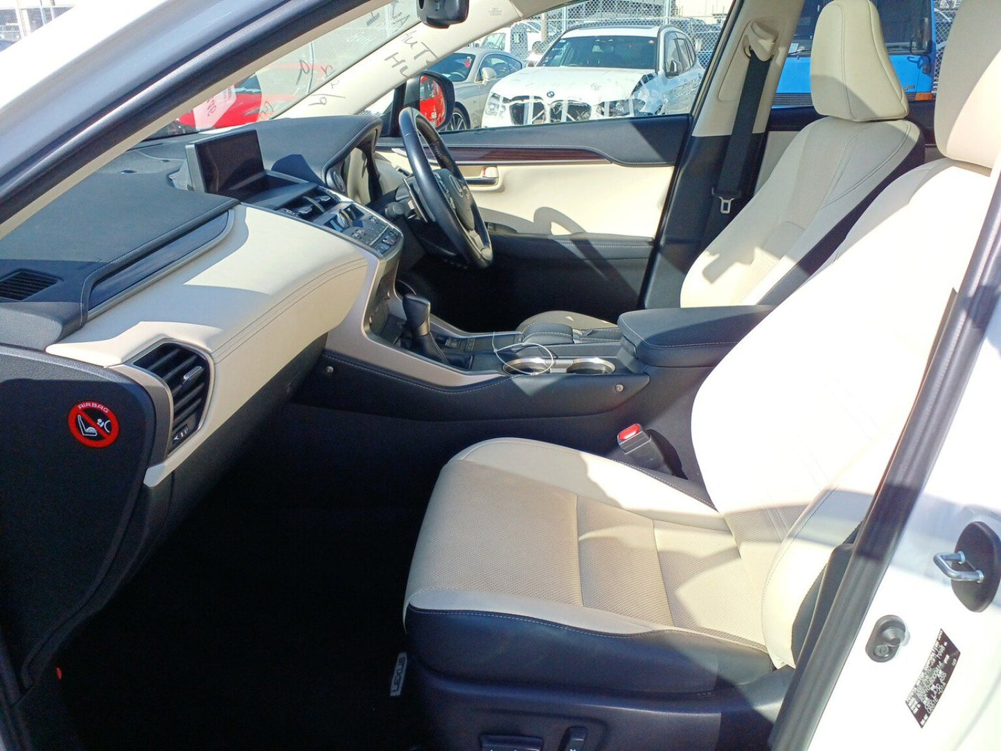 952 LEXUS NX NX300 version L White Leather package2019 / Milage: 48,240 Km