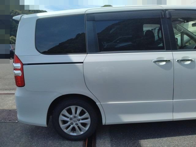 895 TOYOTA NOAH 50TH MEMORIAL SPECIAL EDITION SI RAYISH 2012 / Milage: 95,486 Km