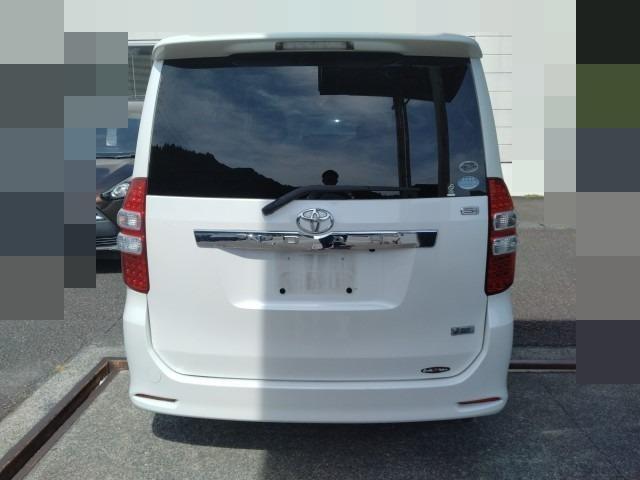 895 TOYOTA NOAH 50TH MEMORIAL SPECIAL EDITION SI RAYISH 2012 / Milage: 95,486 Km