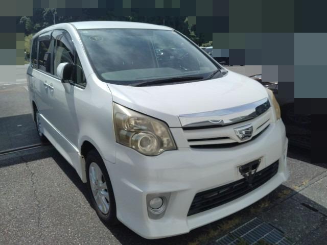 895 TOYOTA NOAH 50TH MEMORIAL SPECIAL EDITION SI RAYISH 2012 / Milage: 95,486 Km