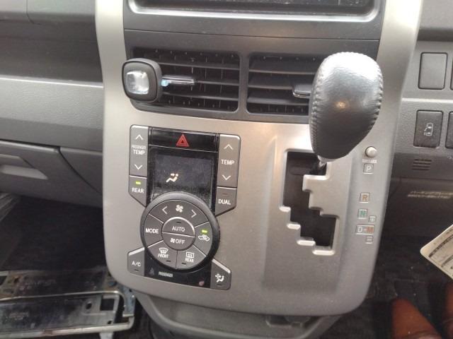 959.TOYOTA	NOAH Si 2009 / Milage: 176,471	Km DIRECT SHIPMENT FROM TOYOTA DEALER IN JAPAN