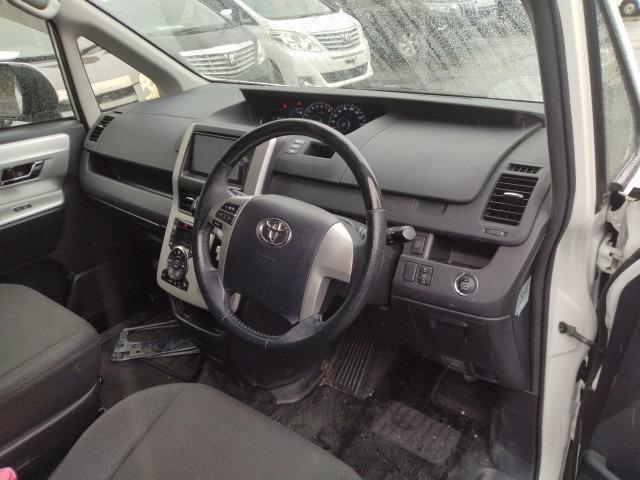 958. TOYOTA	NOAH X G EDITION 2012/ Milage: 105,549 Km DIRECT SHIPMENT FROM TOYOTA DEALER IN JAPAN