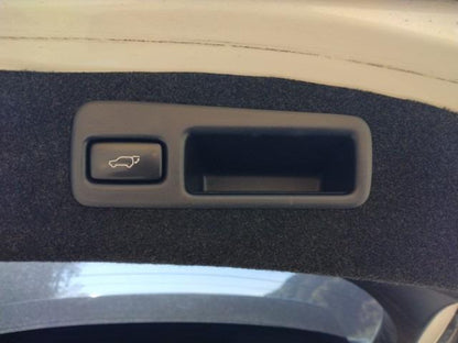 987. TOYOTA	HARRIER PREMIUM 2017 /Milage: 104,713km