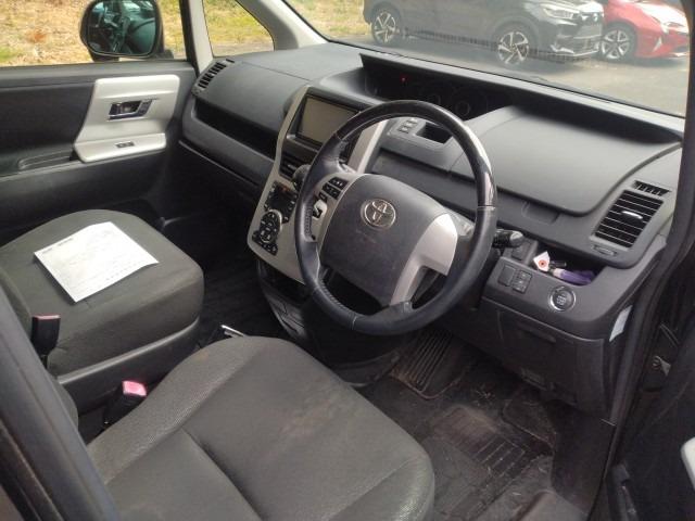 1018. TOYOTA NOAH X G EDITION 2013 /Milage: 175,720 Km