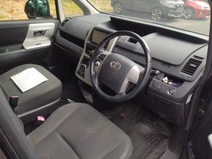 1018. TOYOTA NOAH X G EDITION 2013 /Milage: 175,720 Km