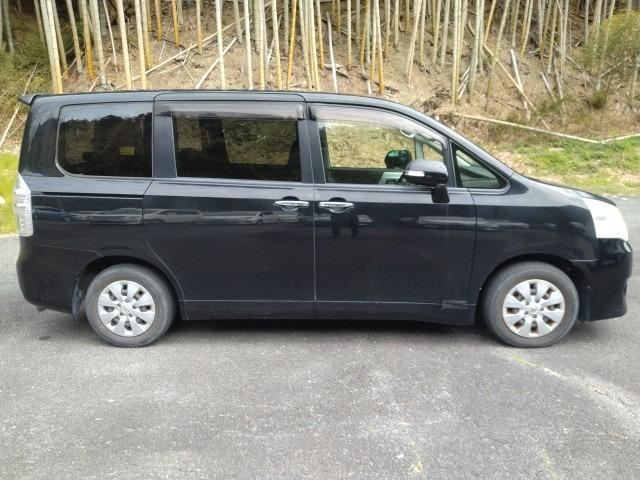 1018. TOYOTA NOAH X G EDITION 2013 /Milage: 175,720 Km