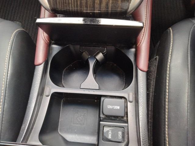 1017. TOYOTA HARRIER ELEGANCE 2015 / Milage: 102,704Km