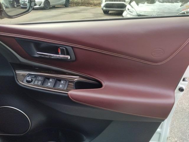 1017. TOYOTA HARRIER ELEGANCE 2015 / Milage: 102,704Km