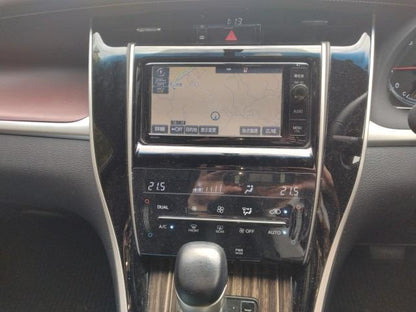 1017. TOYOTA HARRIER ELEGANCE 2015 / Milage: 102,704Km