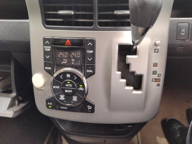 1053 TOYOTA NOAH X SMART EDITION 2011 Milage: 175,423 Km