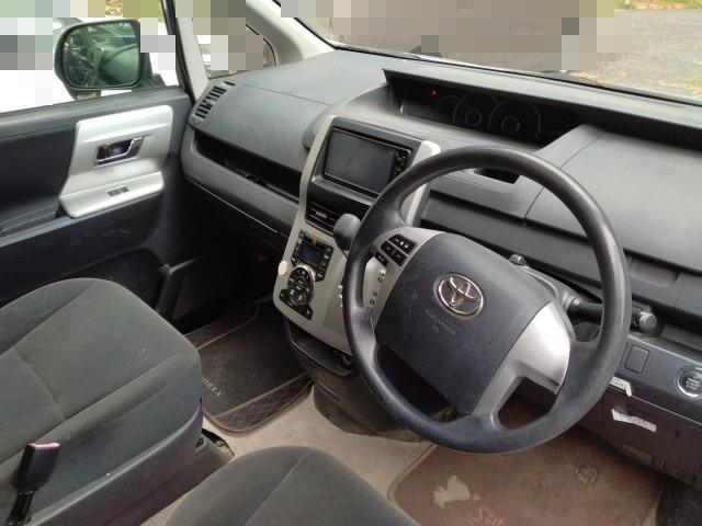 1053 TOYOTA NOAH X SMART EDITION 2011 Milage: 175,423 Km