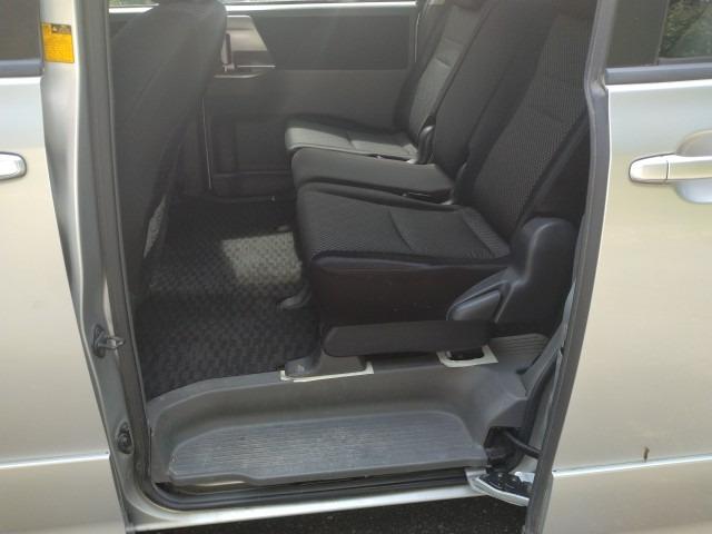 1059 TOYOTA NOAH Si 2008 Milage: 114,154 Km