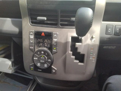 1059 TOYOTA NOAH Si 2008 Milage: 114,154 Km