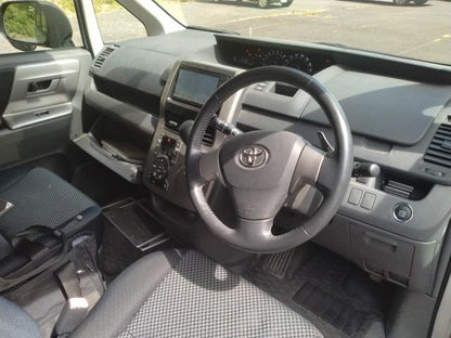 1059 TOYOTA NOAH Si 2008 Milage: 114,154 Km