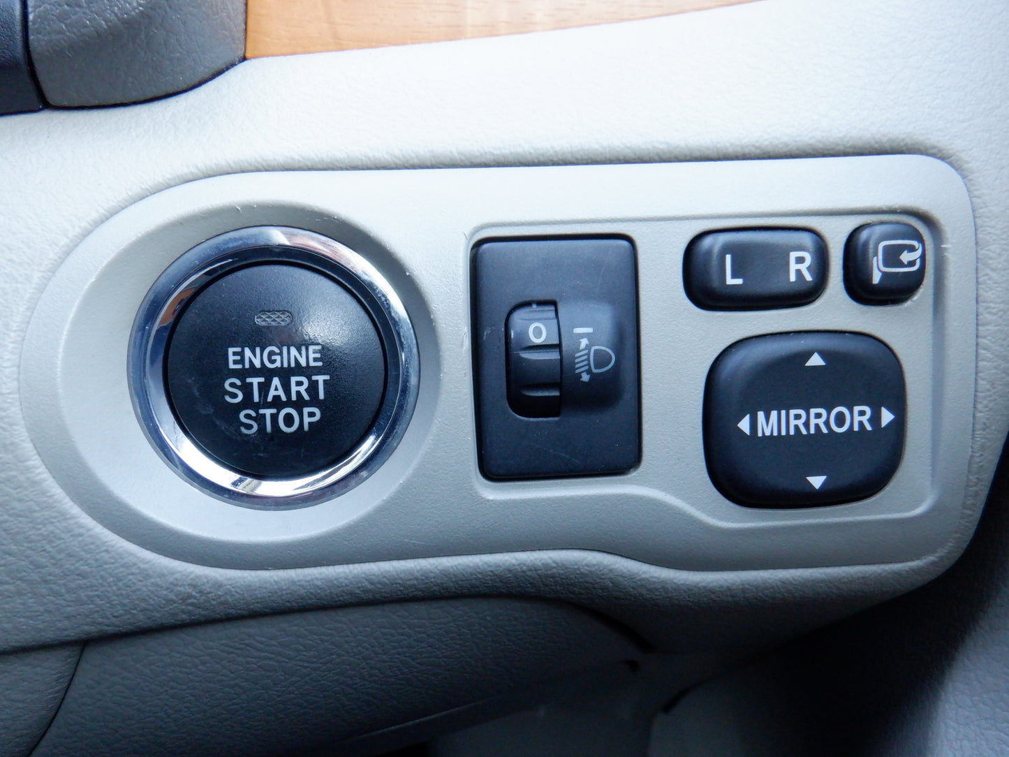 839. TOYOTA	ALLION A15 G PACKAGE 2009 NZT260-3052480