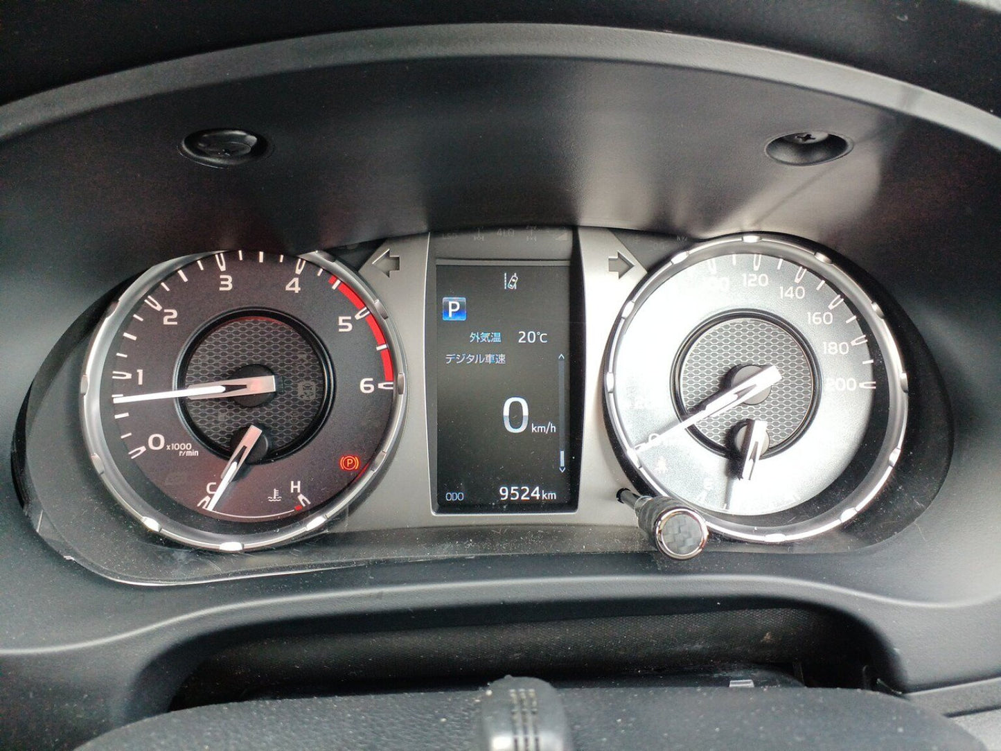 880 TOYOTA HILUX 4WD Z 2020 brand new tires, very low milage