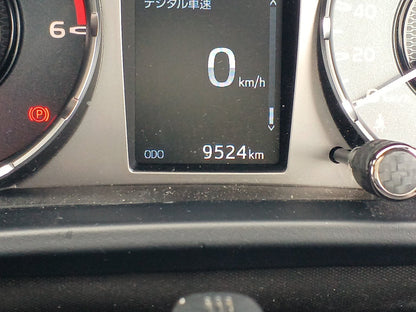 880 TOYOTA HILUX 4WD Z 2020 brand new tires, very low milage